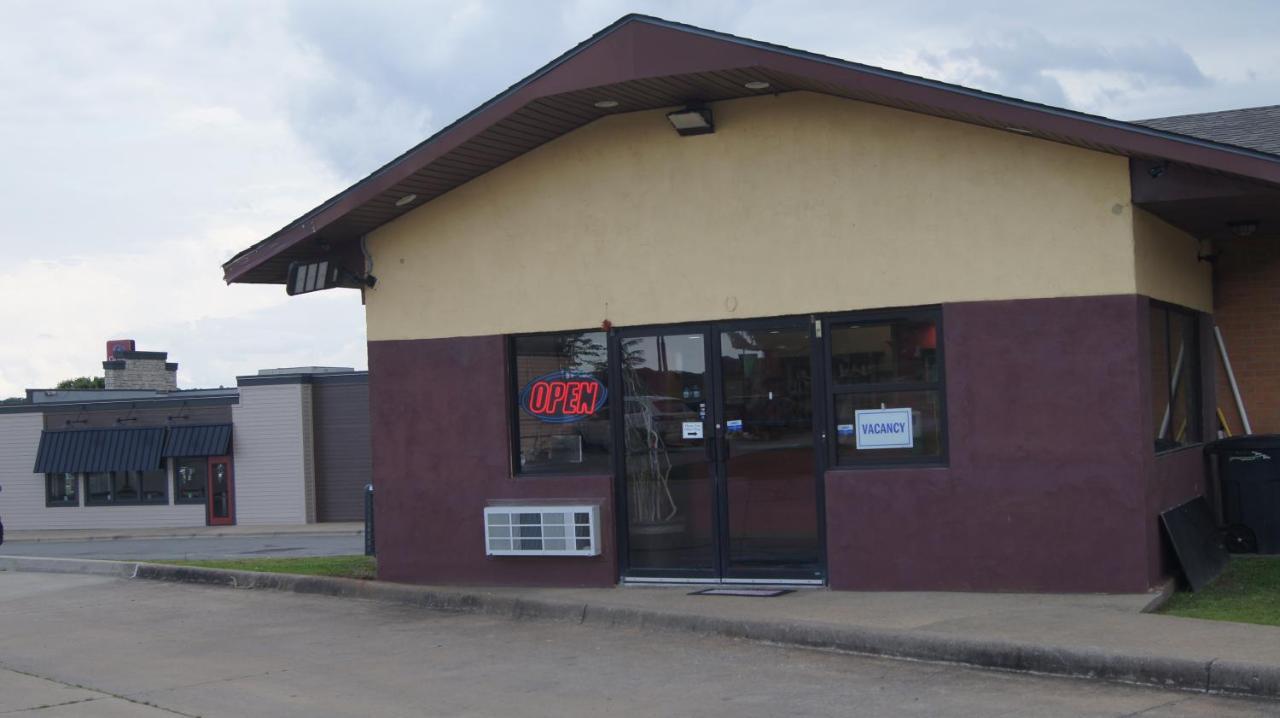Holiday Lodge & Suites Mcalester Exterior photo